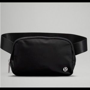 NWT lululemon everywhere belt bag black
